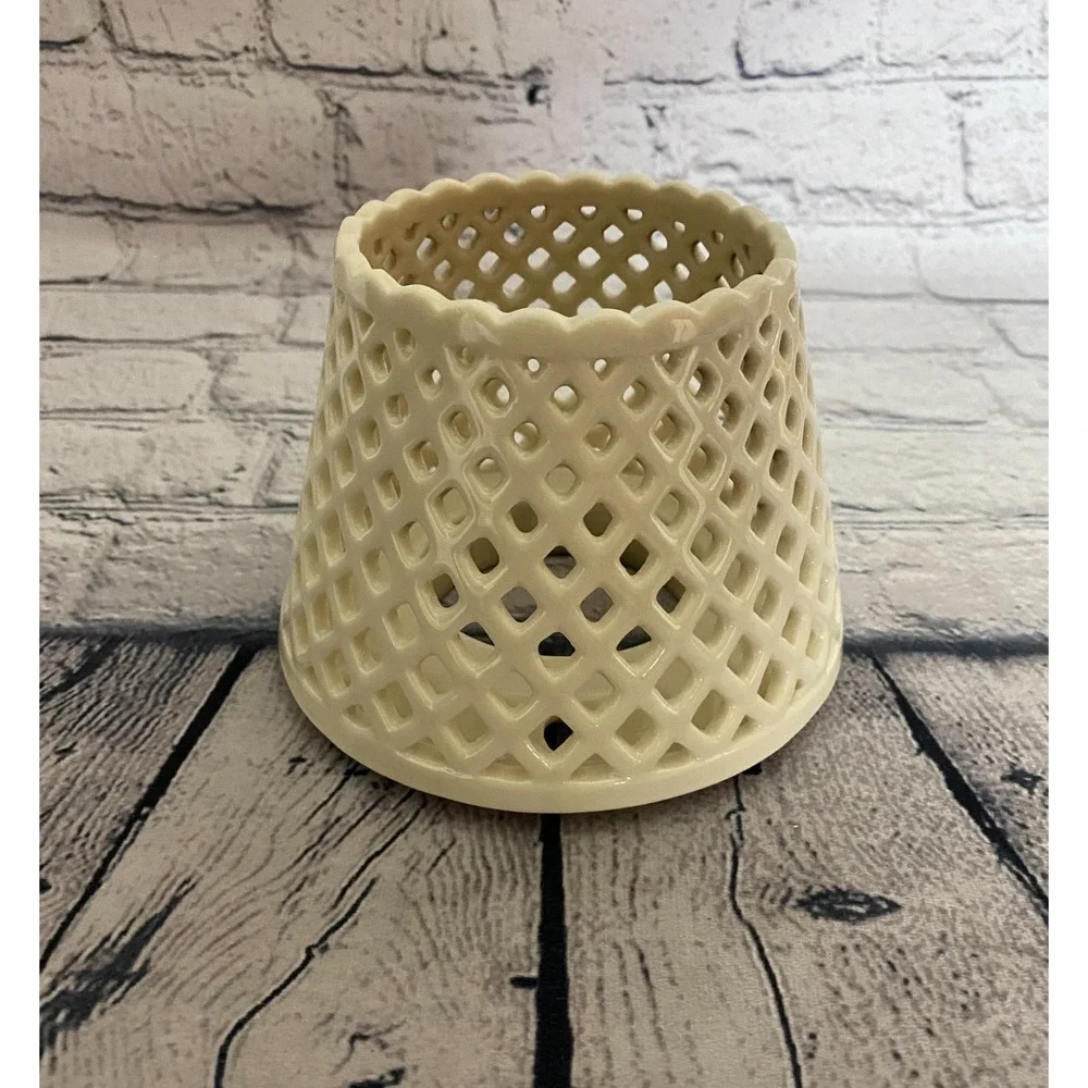 Home‎ Interiors Ivory Lattice Cutout Candle Topper Shade Ceramic Round Shaped